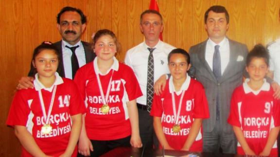 Atatürk Ortaokulu Kızlar Badminton Takımı Türkiye Şampiyonluğuna Gidiyor
