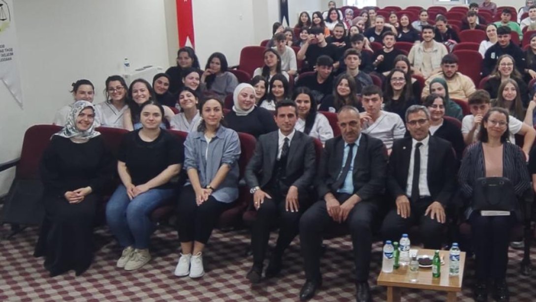 Kariyer Günleri Kapsamında 'Sınav Stratejileri ve Sınav Öncesi Yapılması Gerekenler' Konulu Söyleşi Gerçekleştirildi